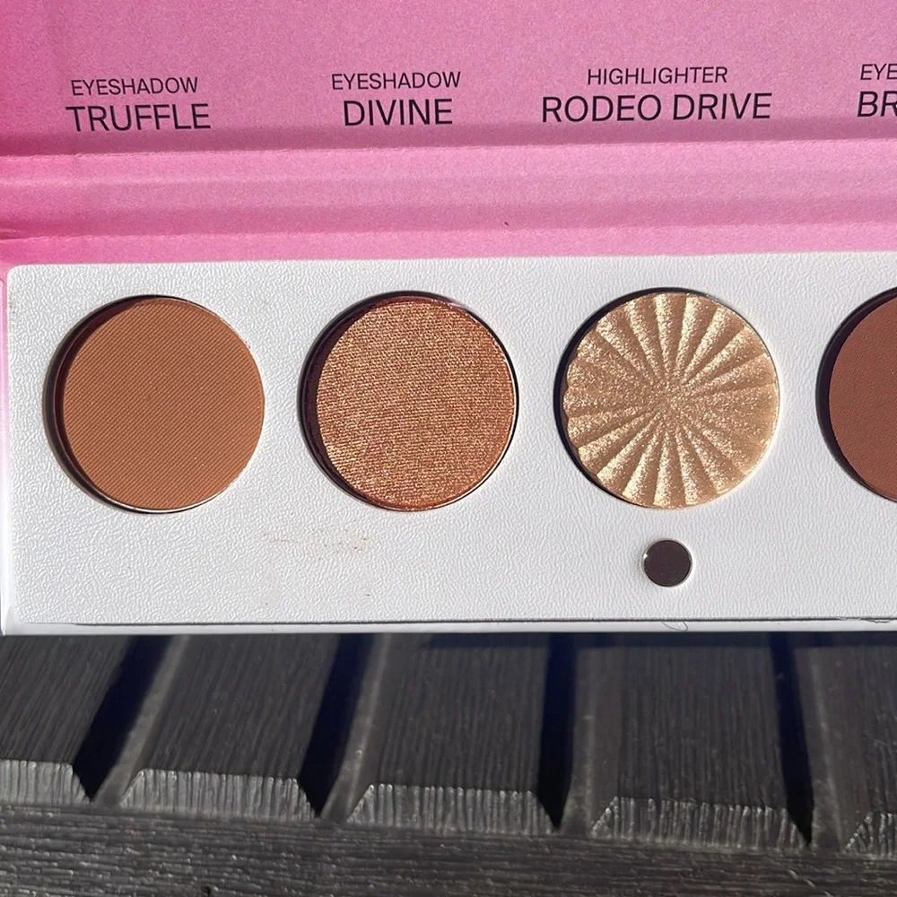 OFRA Cosmetics - Signature Luxe Eyeshadow Palette